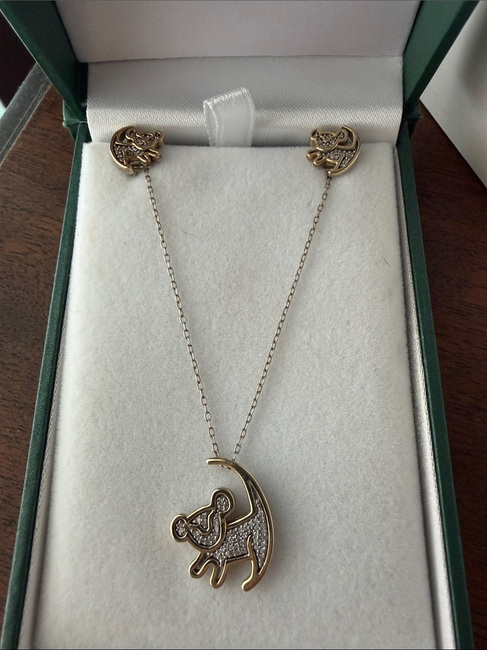 Disney Treasures The Lion King 17” Necklace and Earring Set